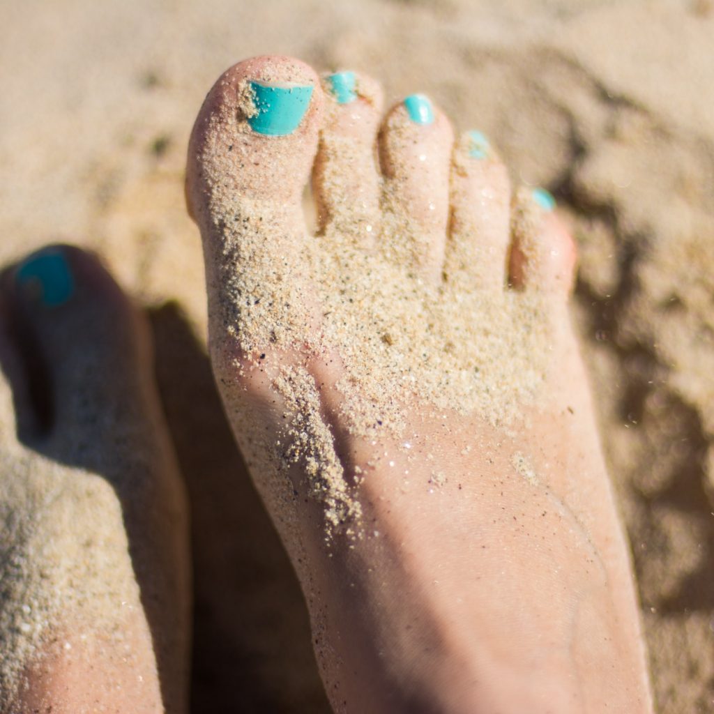 How to cut your toenails properly at home